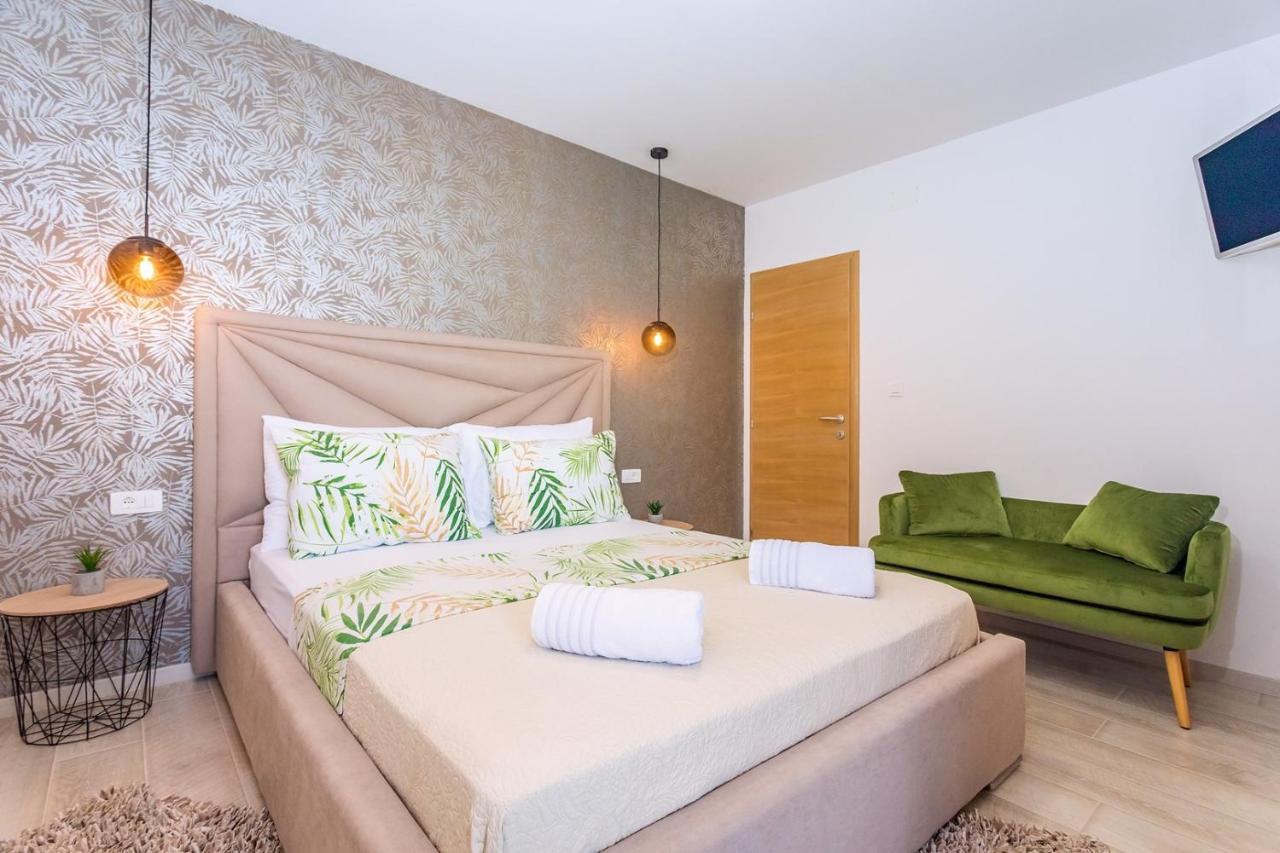 Villa Matan - Only 200M From The Sandy Beaches, Private 28M2 Pool Omiš Habitación foto